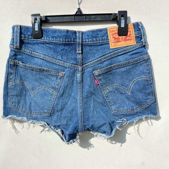 Levi’s original 501 in Explorer cutoff denim jean shorts 25 medium blue revolve - Picture 4 of 8
